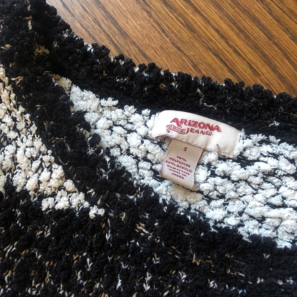 Arizona Women’s Small Sweater Popcorn B&W
